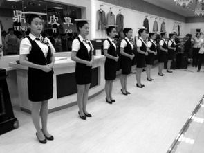 滿(mǎn)洲里公司職業(yè)化禮儀展演隊(duì) 規(guī)范服務(wù)與廣告設(shè)計(jì)的融合之路